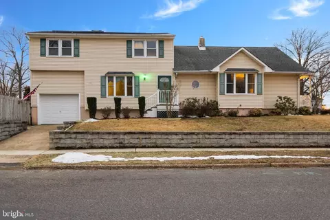 400 Reading Ave, Barrington, NJ 08007