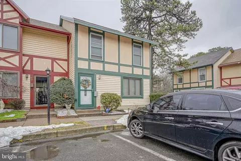 11 Dover Ct #B39, Clementon, NJ 08021
