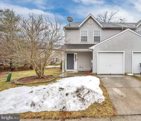 1 Meadowood Ln, Sicklerville, NJ 08081