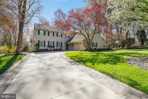 8 Glenperth Ln, Cherry Hill, NJ 08003