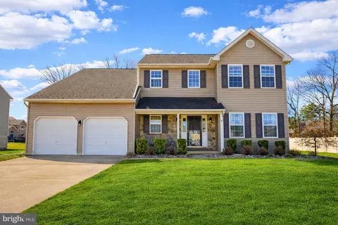 13 Cardinal Ln, Sicklerville, NJ 08081