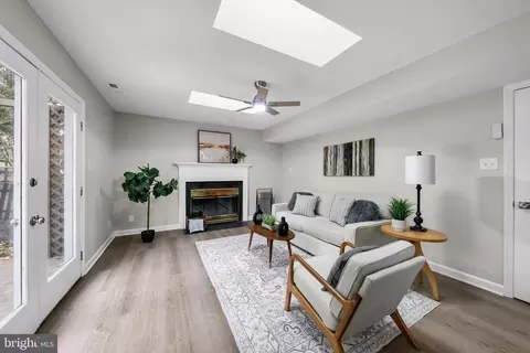 26 Greystone Ln, Sicklerville, NJ 08081