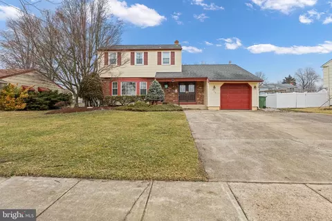 435 Valley Run Dr, Cherry Hill, NJ 08002