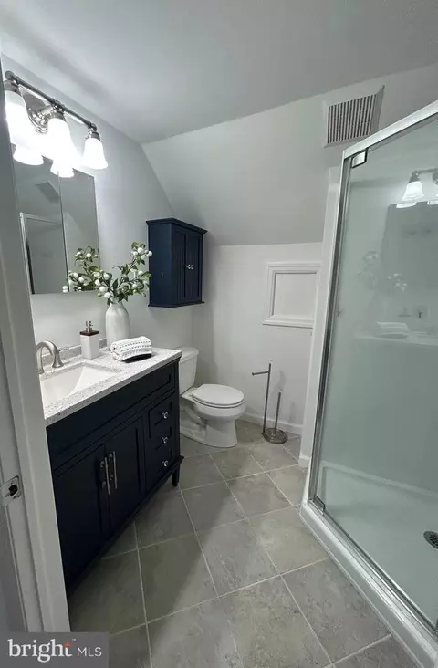 Bath - 404 Centre St, Haddonfield, NJ 08033 photo 3 of 3
