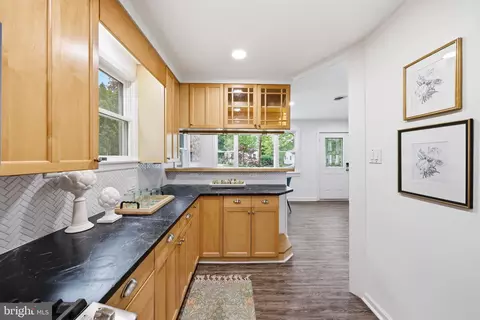 Entry Way - 404 Centre St, Haddonfield, NJ 08033 photo 3 of 3
