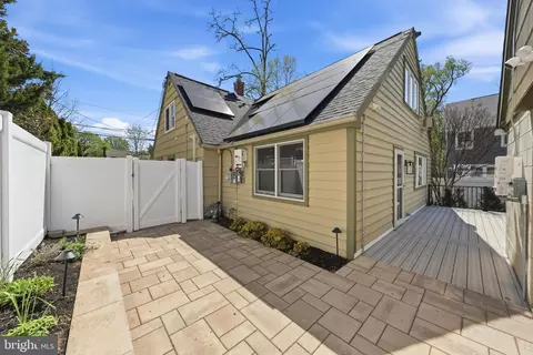 Exterior - 404 Centre St, Haddonfield, NJ 08033 photo 6 of 9