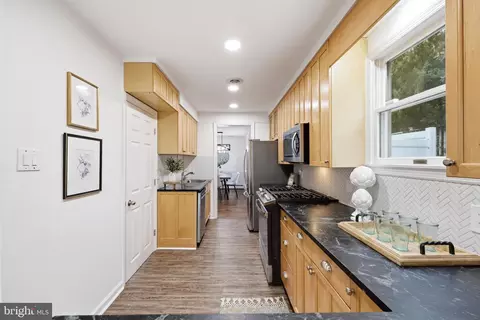 Entry Way - 404 Centre St, Haddonfield, NJ 08033 photo 2 of 3