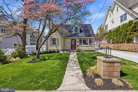 Exterior - 404 Centre St, Haddonfield, NJ 08033 photo 2 of 9