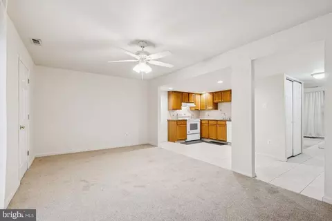 Living - 827 Elm Ave, Lindenwold, NJ 08021 photo 5 of 6