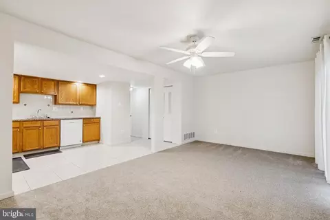 Living - 827 Elm Ave, Lindenwold, NJ 08021 photo 4 of 6