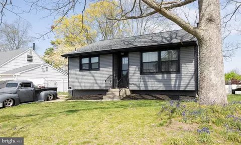 26 Kohomo Ave, Sicklerville, NJ 08081