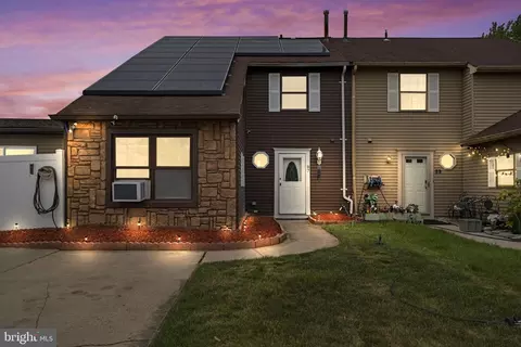 87 Hampton Gate Dr, Sicklerville, NJ 08081