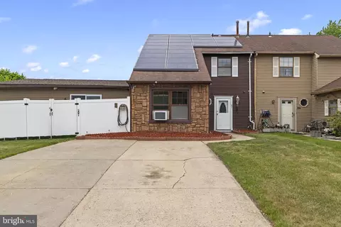 87 Hampton Gate Dr, Sicklerville, NJ 08081