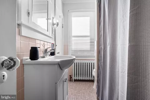 Bath - 252 Rhoads Ave, Haddonfield, NJ 08033 photo 1 of 3