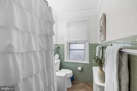 Bath - 252 Rhoads Ave, Haddonfield, NJ 08033 photo 3 of 3