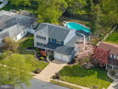 8 W High Ridge Rd, Cherry Hill, NJ 08003