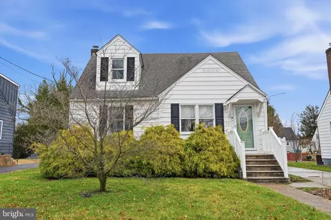 13 Rhode Island Ave, Cherry Hill, NJ 08002
