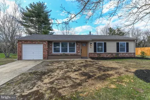 10 Ivy Ln, Sicklerville, NJ 08081