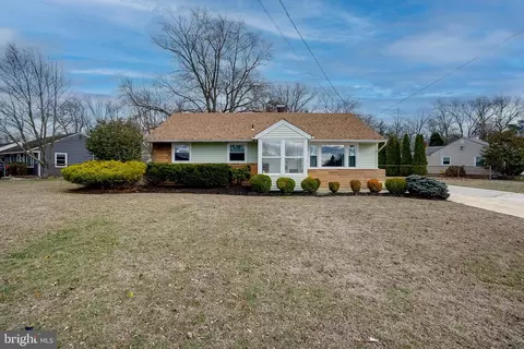 32 S Rose Ln, West Berlin, NJ 08091