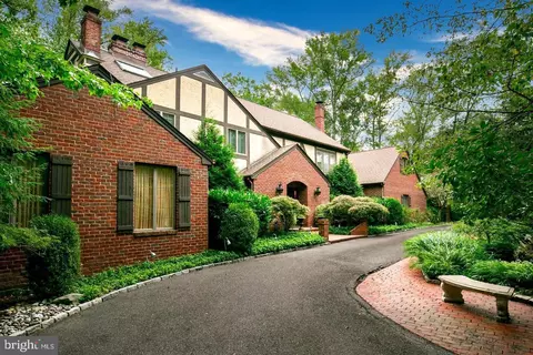 17 Manning Ln, Cherry Hill, NJ 08003