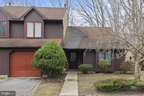 233 Keats Dr, Sicklerville, NJ 08081