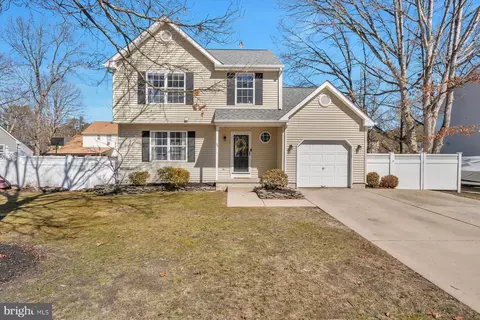 39 Country Club Rd, Pine Hill, NJ 08021