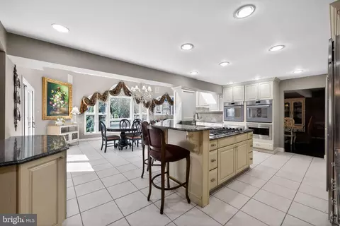 521 Kings Dr, Cherry Hill, NJ 08003