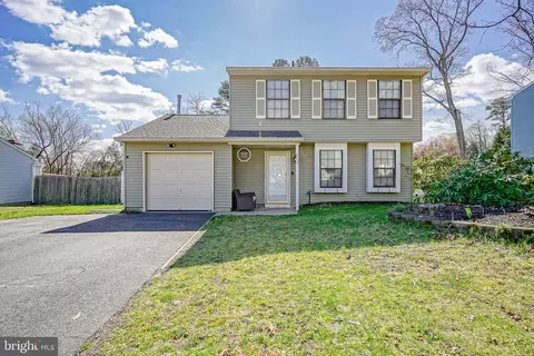 142 St Moritz Dr, Sicklerville, NJ 08081