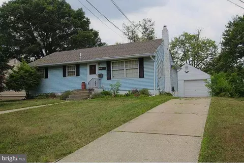 204 Cumberland Ave, Magnolia, NJ 08049