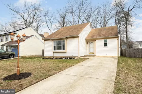 61 Oak Forest Dr, Sicklerville, NJ 08081