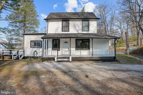 218 Lake Ave, Clementon, NJ 08021