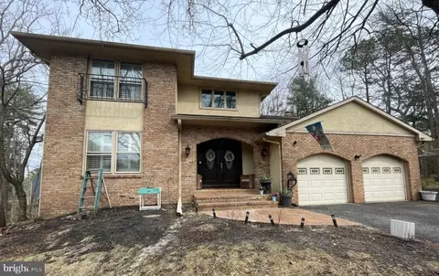 31 Signal Hill Dr, Voorhees, NJ 08043