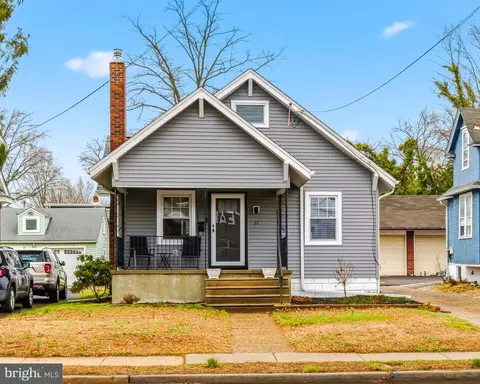 17 W Gloucester Pike, Barrington, NJ 08007
