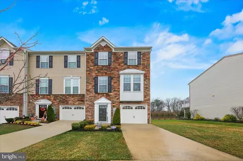 56 Village Green Ln, Sicklerville, NJ 08081