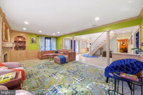 1 Windsor Dr, Voorhees, NJ 08043