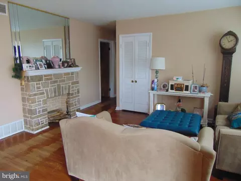 Living - 902 Glendora Ave, Glendora, NJ 08029 photo 1 of 2