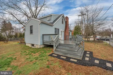 20 W Laurel Rd, Stratford, NJ 08084