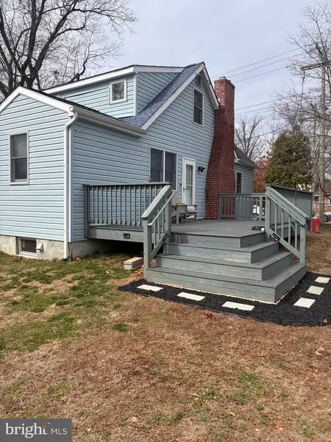 20 W Laurel Rd, Stratford, NJ 08084