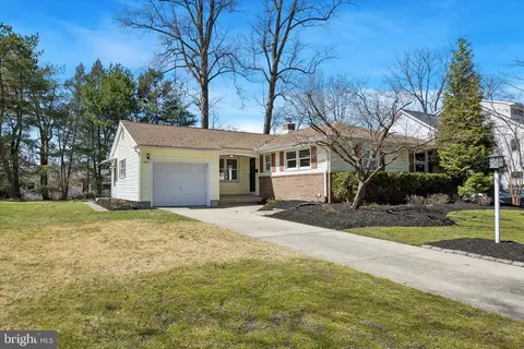828 Wayside Ln, Haddonfield, NJ 08033