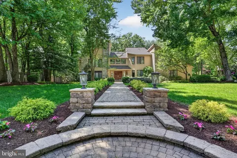 43 Southwood Dr, Cherry Hill, NJ 08003