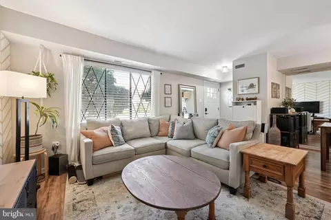 127 Chelsea Cir #B143, Clementon, NJ 08021