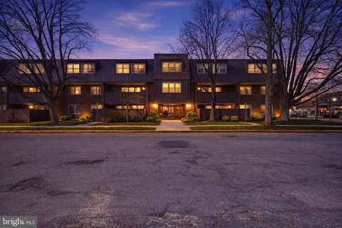 Exterior - 15 Haddonfield Cmns #15, Haddonfield, NJ 08033 photo 1 of 4