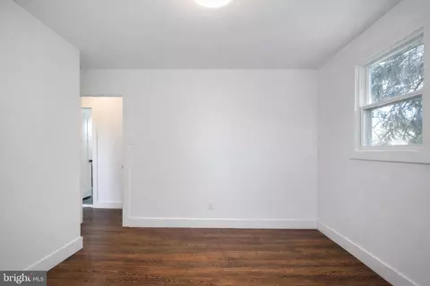 Entry Way - 25 Valley Dr, Pine Hill, NJ 08021 photo 6 of 6