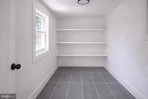 Entry Way - 25 Valley Dr, Pine Hill, NJ 08021 photo 2 of 6