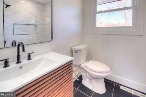 Bath - 25 Valley Dr, Pine Hill, NJ 08021 photo 1 of 2