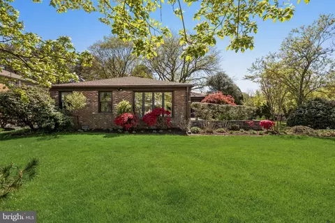 1805 Country Club Dr, Cherry Hill, NJ 08003