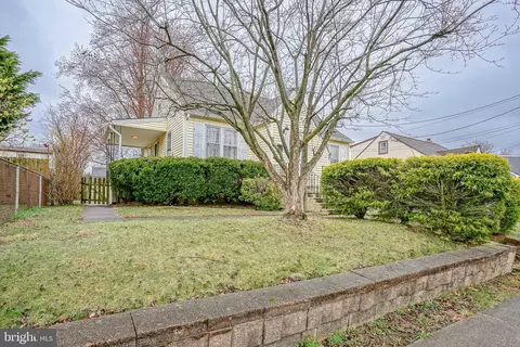 702 W Lincoln Ave, Magnolia, NJ 08049