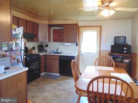 Kitchen - 123 Mitchell Ave, Runnemede, NJ 08078 photo 3 of 3