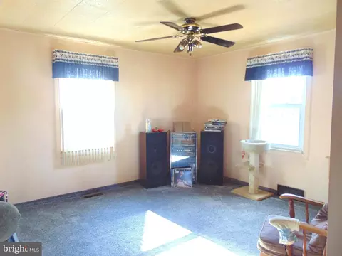 Living - 123 Mitchell Ave, Runnemede, NJ 08078 photo 2 of 4