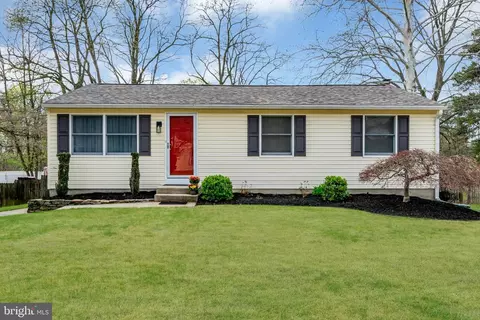 33 Poplar St, Sicklerville, NJ 08081